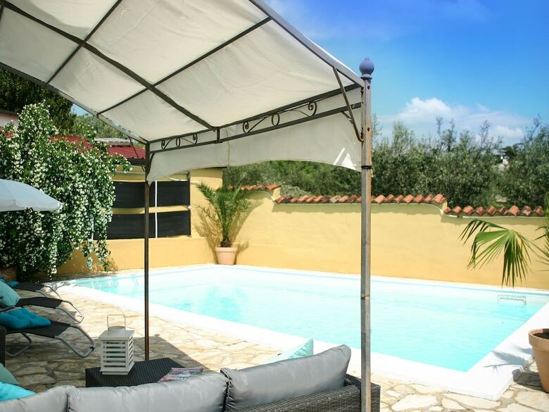 Lovely Villa In Ka?telir Croatia With Private Pool
