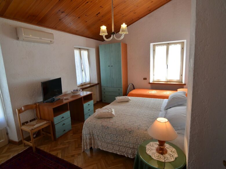 Villa From 1831 In Natural Environment, Strategic Location For Trips