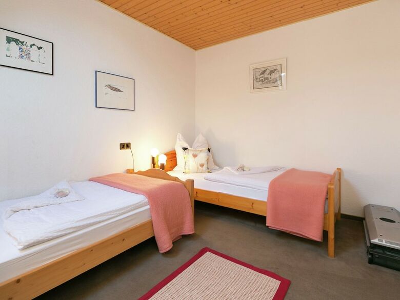 Cozy Apartment In Trittenheim With Balcony