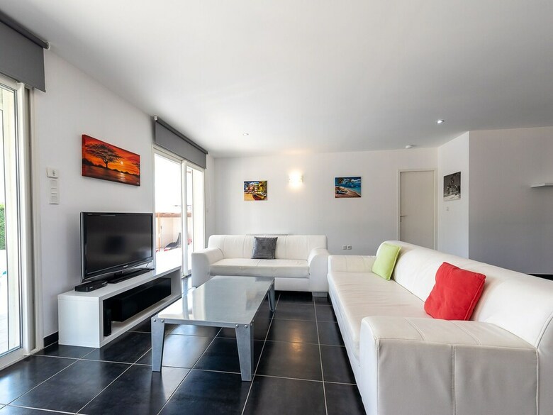 Lush Villa In Cairanne Provence With Private Pool
