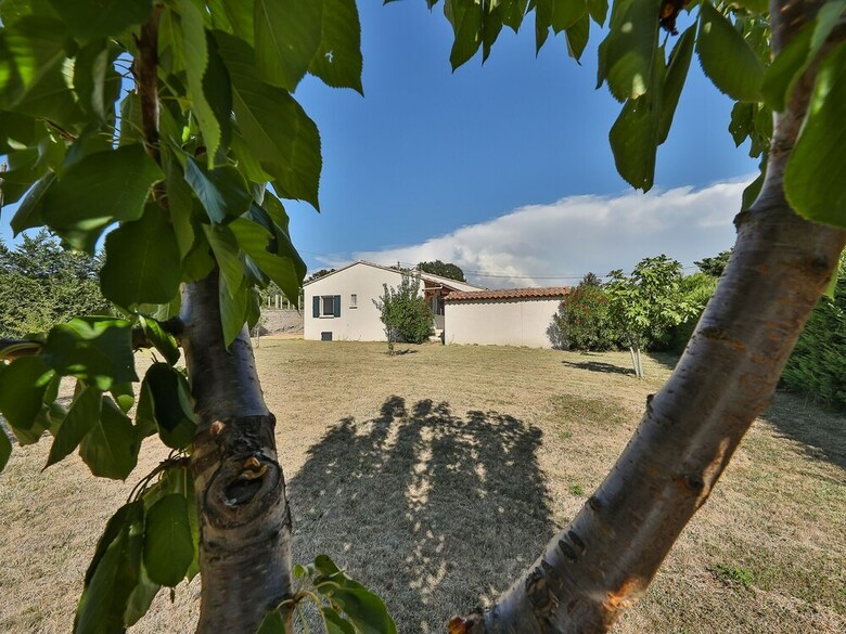 Lush Villa In Cairanne Provence With Private Pool