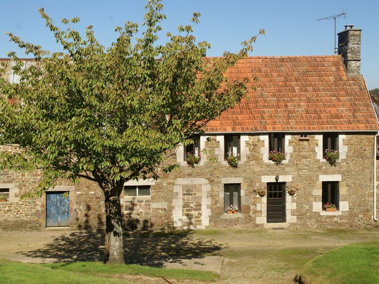 Lovely Holiday Home Amidst Meadows In Sourdeval-les-bois