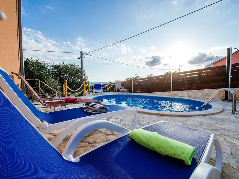 Splendid Holiday Home In Jasenice With Swimming Pool