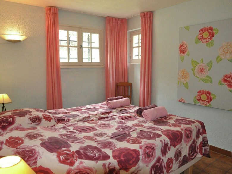 Villa With Guest Accommodation And Heated Pool In Sainte Maxime