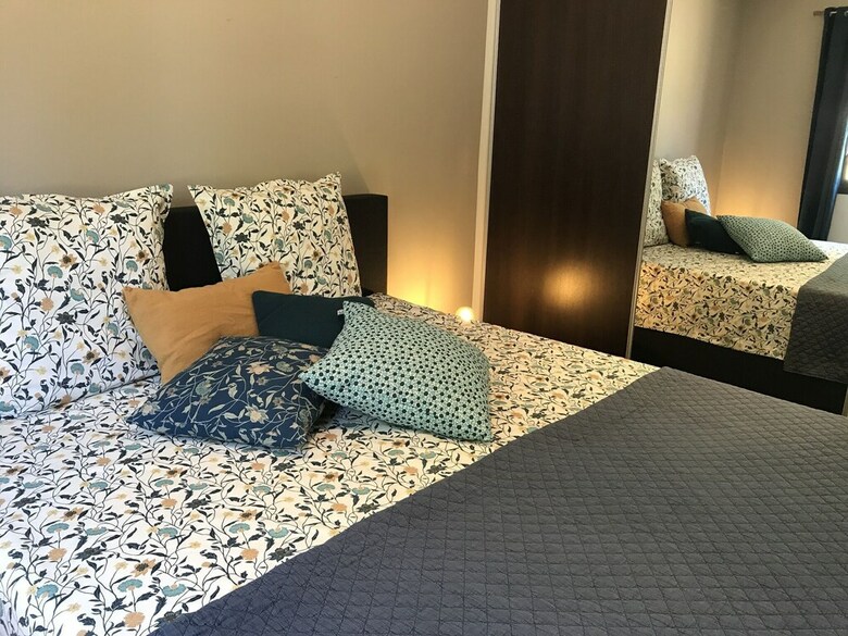 Seaside Villa In La Cadi�re-d'azur With Pool