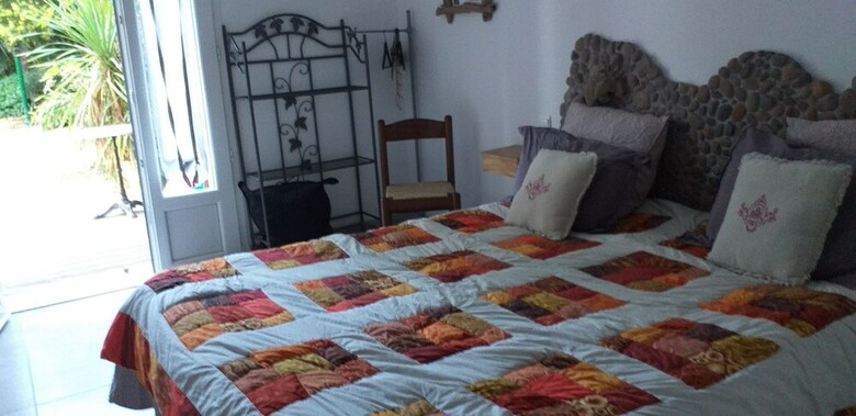 Bed & Breakfast Les 3 Secs Chambre D'h�te Ind�pendante