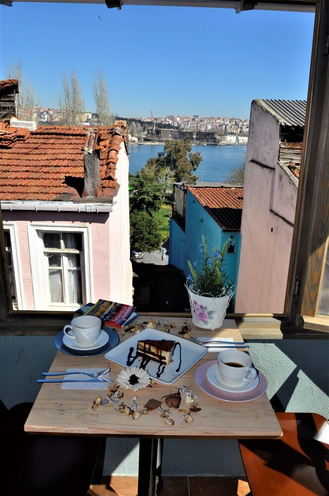 Rooftop Balat Rooms And Apartments Vodina