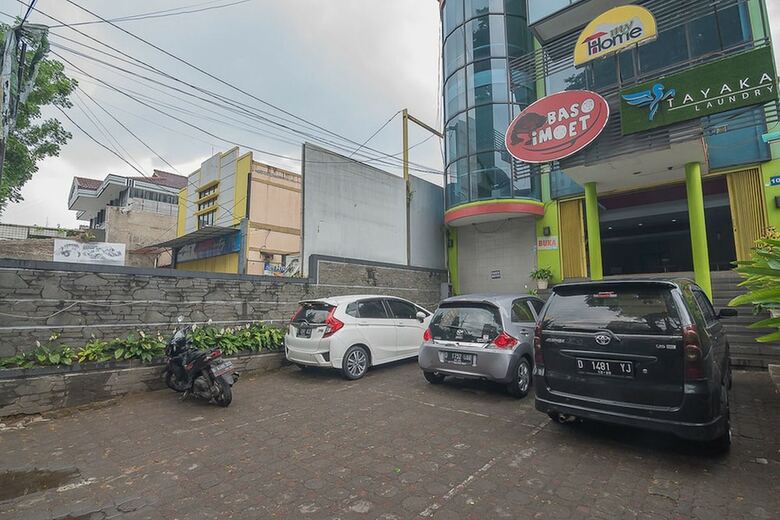 Hotel Koolkost Near Setrasari Mall