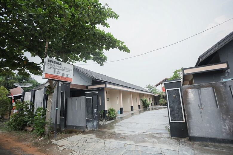 Hotel Reddoorz Near Bundaran Garuda 2