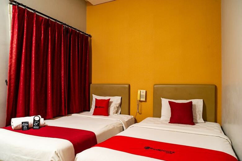 Hotel Reddoorz Plus Near Blok M Square