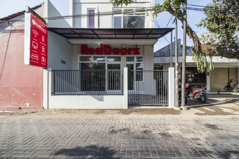 Hotel Reddoorz Near Condongcatur Bus Station