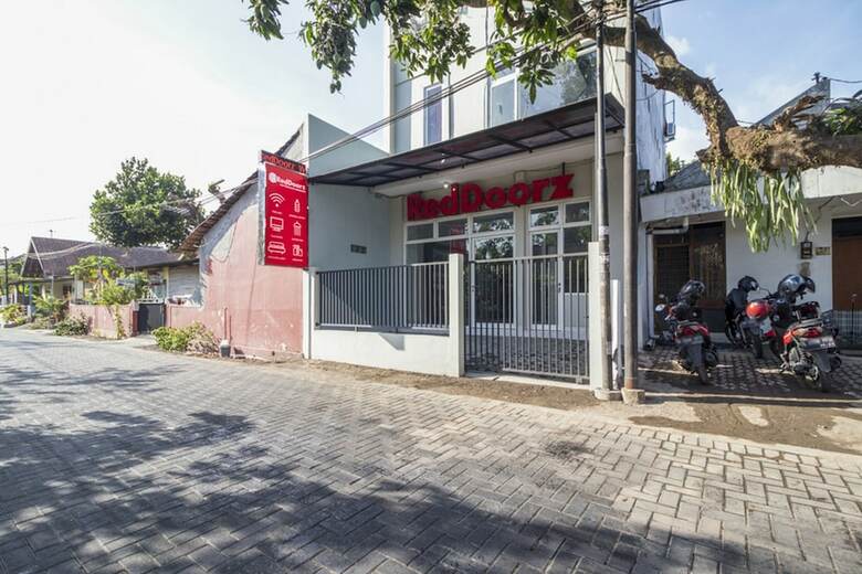 Hotel Reddoorz Near Condongcatur Bus Station