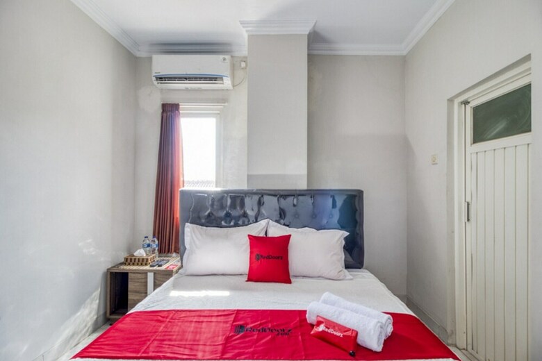 Hotel Reddoorz Near Condongcatur Bus Station