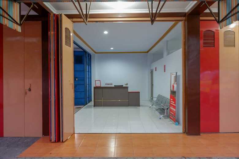 Hotel Reddoorz Near Gor Satria 3