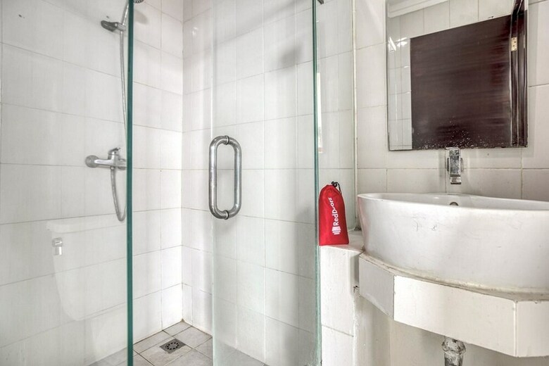 Hotel Reddoorz Plus @ Tanah Abang