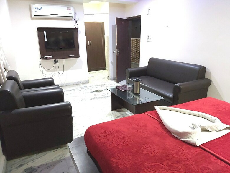 Neelam Palace Hotel