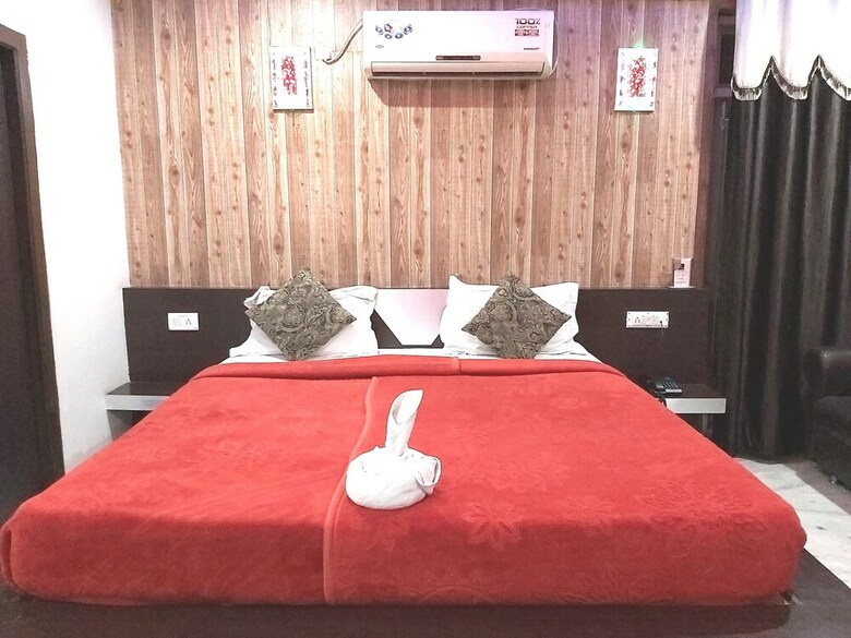 Neelam Palace Hotel