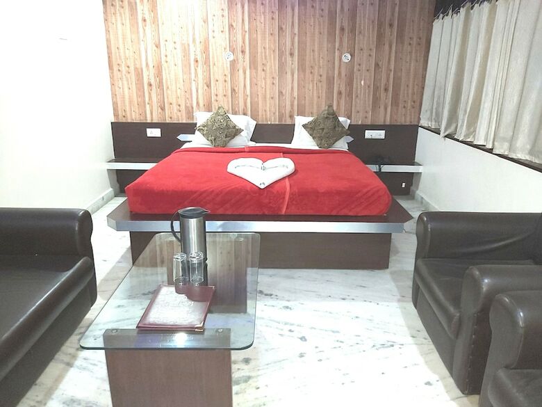 Neelam Palace Hotel