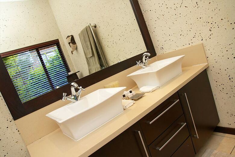 Residencia Luxury 4 En-suite Home-white River