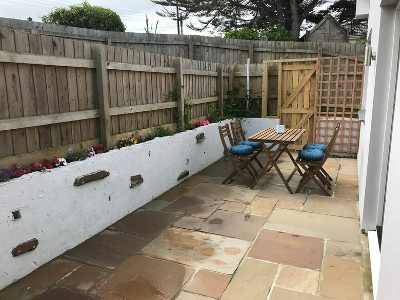 Beautiful Refurbished Home - Short Walk To The Beach