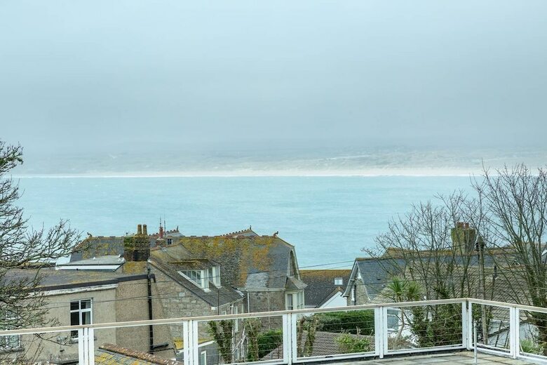 Surf Break 2bd St Ives Apartment W/ Sea Views+spa Experience