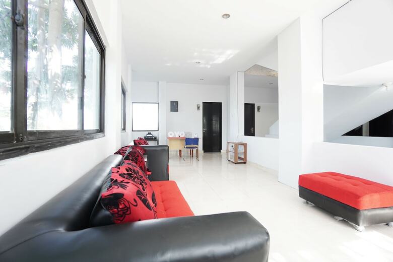 Hostal Oyo 2566 Putri Kesia Rooms