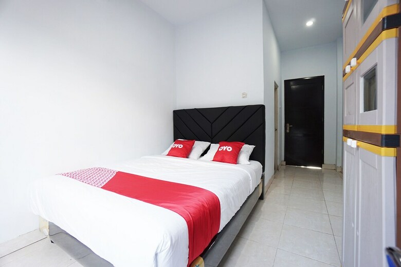 Hostal Oyo 2566 Putri Kesia Rooms