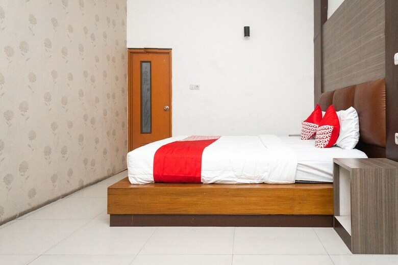 Hostal Oyo 681 Wisma Family Raya