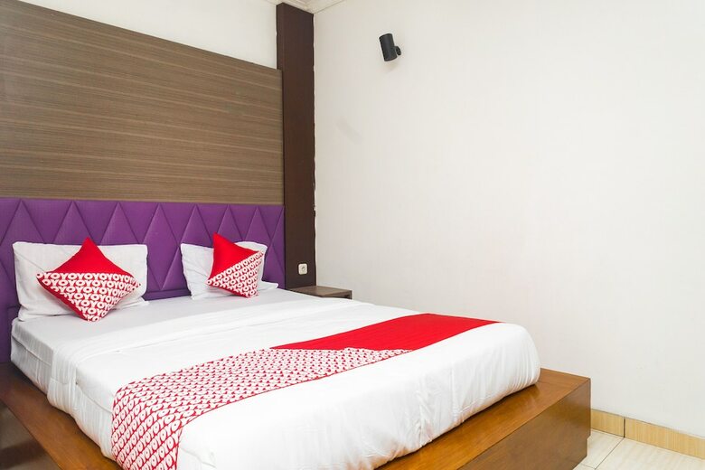 Hostal Oyo 681 Wisma Family Raya