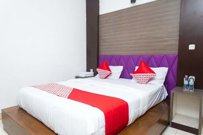 Hostal Oyo 681 Wisma Family Raya