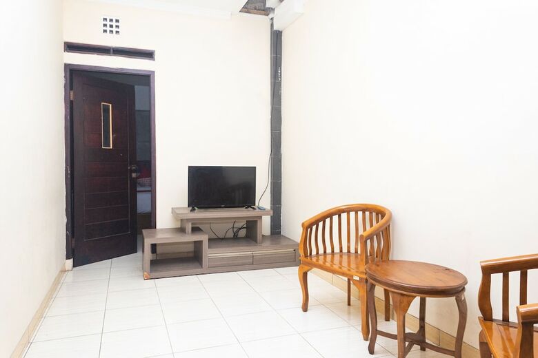 Hostal Oyo 681 Wisma Family Raya