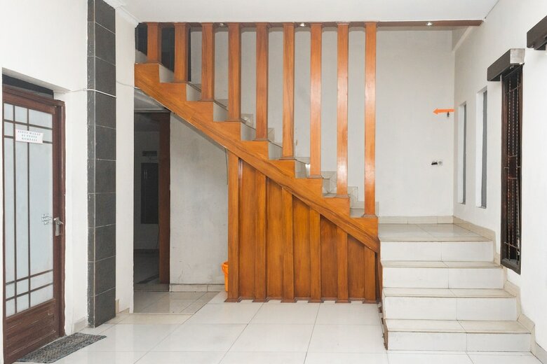 Hostal Oyo 681 Wisma Family Raya