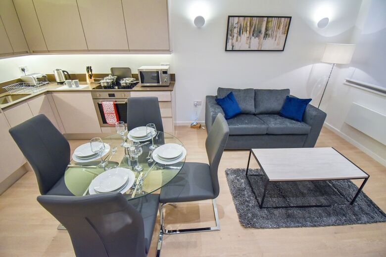 Silbury Mk City Apartment With Parking