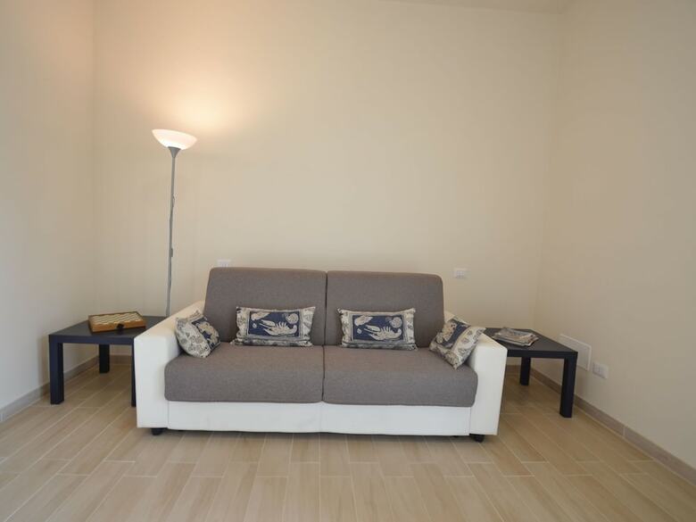 Cozy Holiday Home With Terrace In Carrara