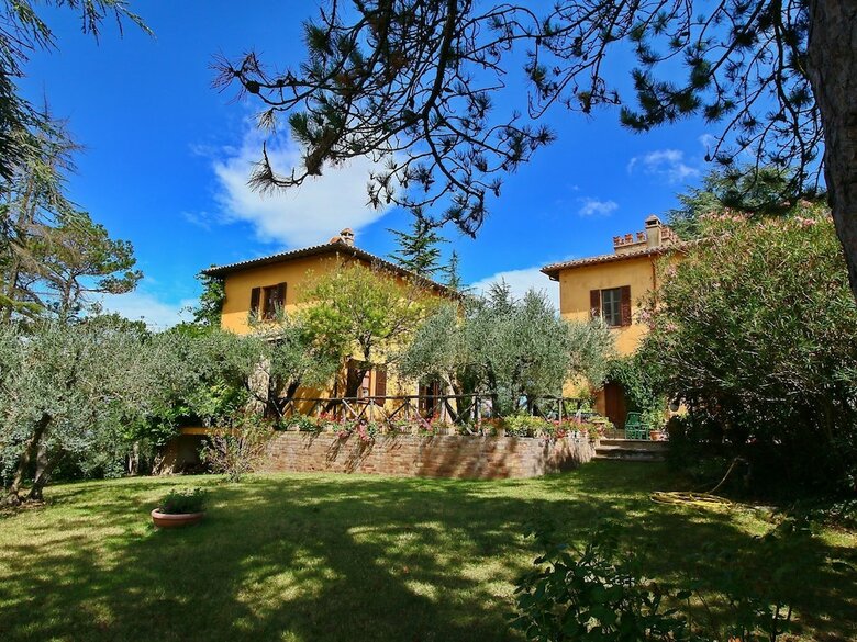 Agroturismo Beautiful Agritourism On A Lightly Sloping Hill