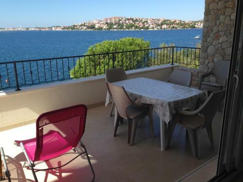 Apartments Jela