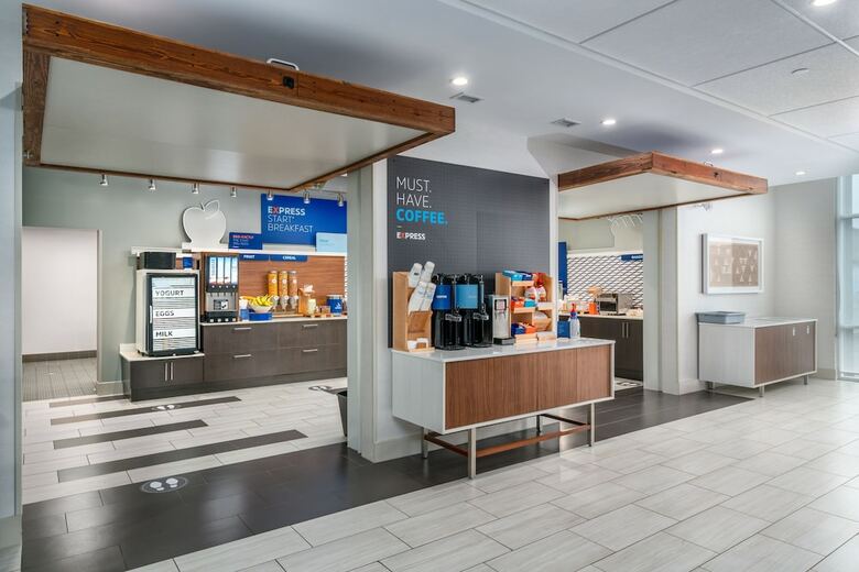 Hotel Holiday Inn Express & Suites Brandon