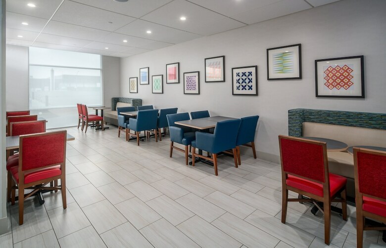 Hotel Holiday Inn Express & Suites Brandon
