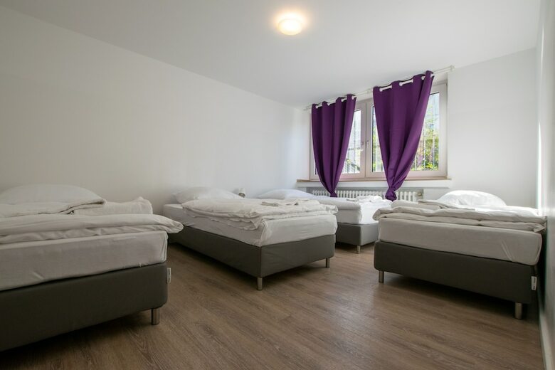 Tolstov-hotels Convenient 4 Room Apartment