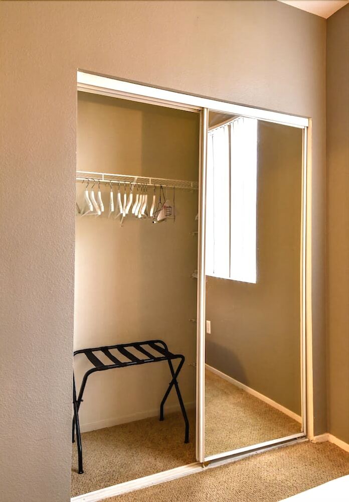 Beautiful & Quiet Apartment 15 Minutes From Strip