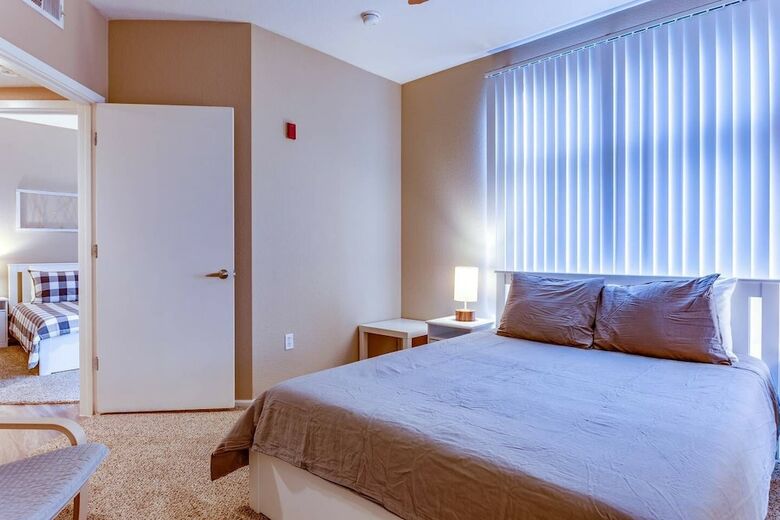 Moved Out - Ten01 2231