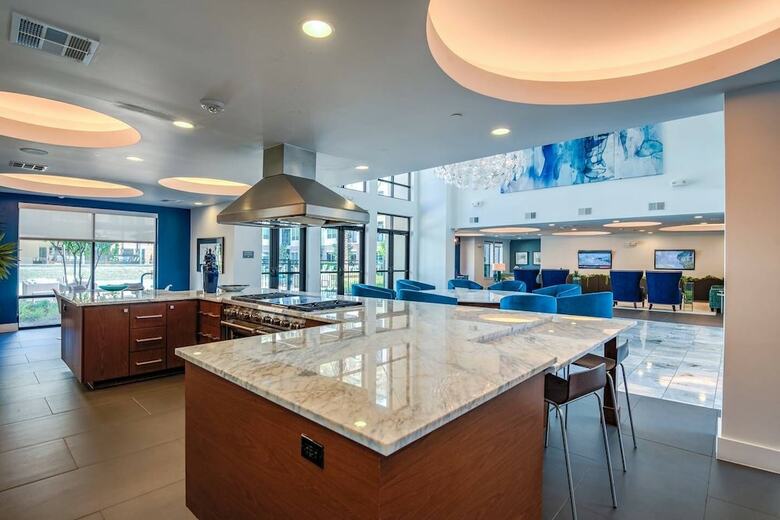 Brand New Modern Condo Pool Very Quiet & Safe