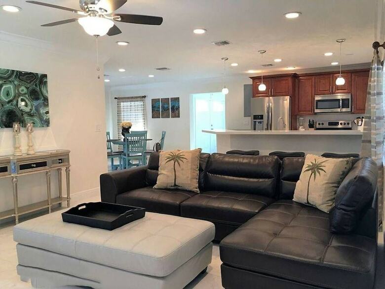 Beautiful Villa + Family Friendly + Access To Dock