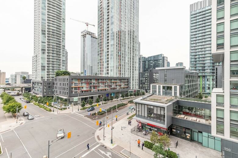 Skytree - Condos In Heart Of Downtown