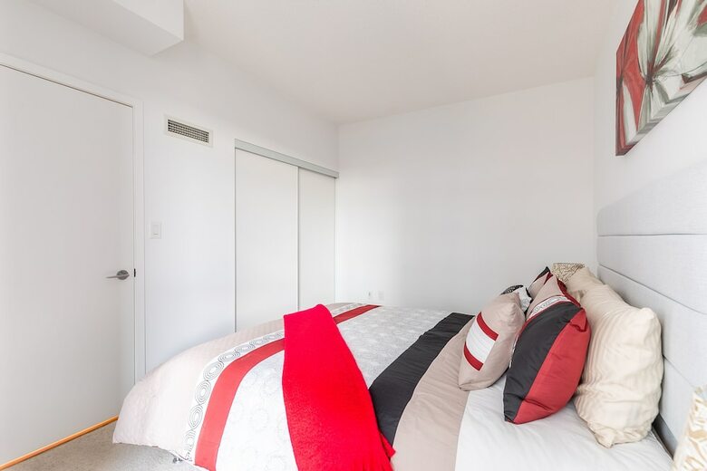 Skytree - Condos In Heart Of Downtown
