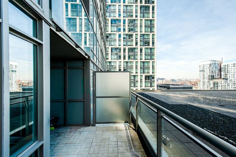Skytree - Condos In Heart Of Downtown