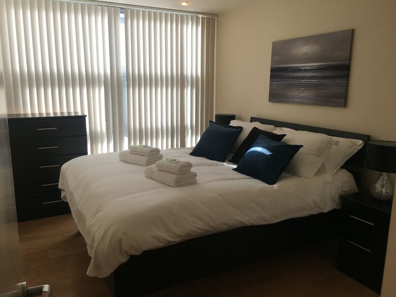 Modern Apartment With London At Your Door Step