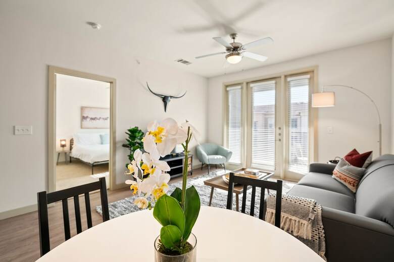Kasa Dallas Medical District Apartments