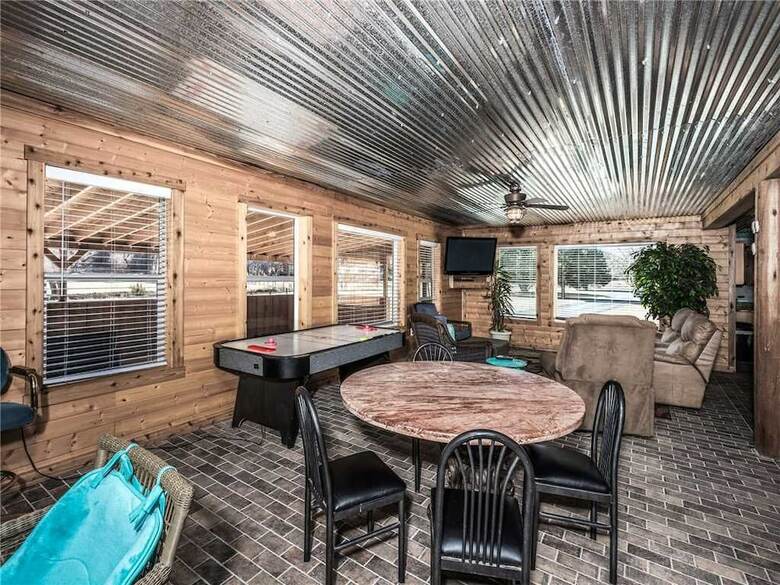 Eagle Creek Complex, Six Cabins, Indoor Heated Pool, Sleeps 28