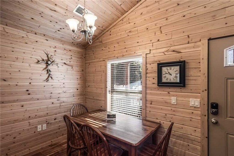 Eagle Creek Complex, Six Cabins, Indoor Heated Pool, Sleeps 28
